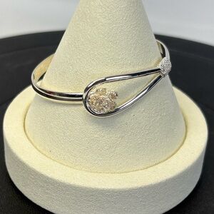 Elegant sterling Silver Bracelet with Flower Accent